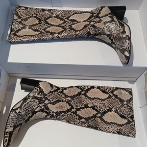 Boots 👢 Snake Print - Womans